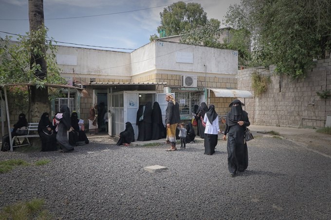 "الصحة العالمية" توفّر بدعم سعوي مولدات كهربائية لمستشفيات محافظة إب