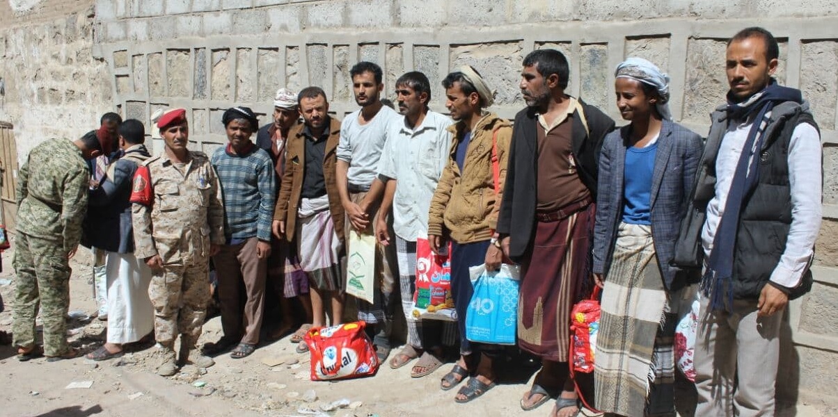 الحوثيون يفرجون عن 11 مختطفا 