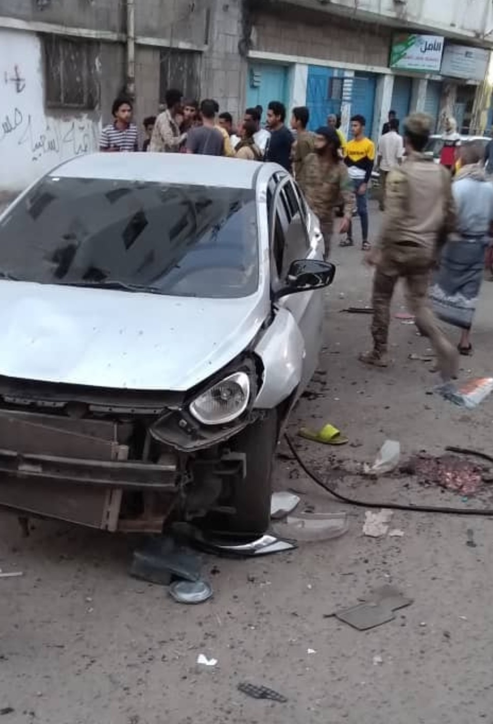 من هو القائد التي نجا اليوم بعد تفجير سيارته من محاولة أغتيال في عدن 