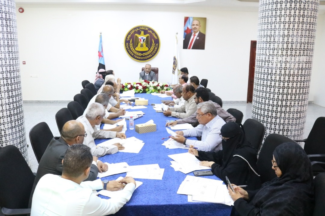 الانتقالي يكشف السبب الحقيقي وراء زيارة الزبيدي إلى روسيا