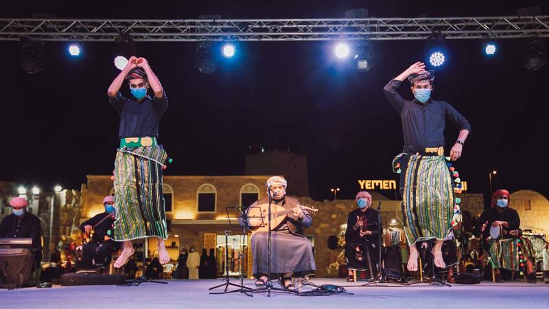 خناجر وعقيق اليمن تذهل زوار مهرجان الشيخ زايد في أبوظبي