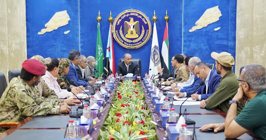 الزبيدي في أول تصريح بعد عودته إلى عدن: متمسكون باتفاق الرياض وتمثيل الانتقالي في طاولة المفاوضات