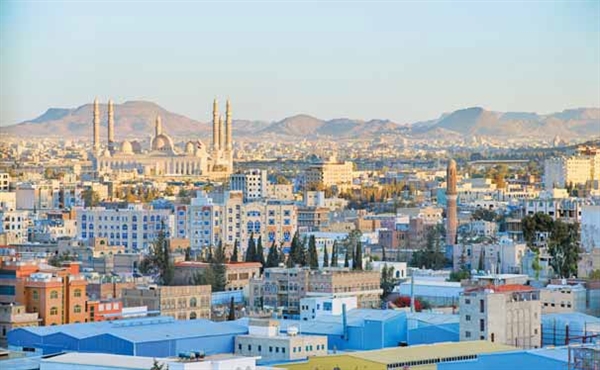 فنادق صنعاء تعتزم الإغلاق وتسريح مئات العاملين منها.. نتيجة الاستهداف الحوثي