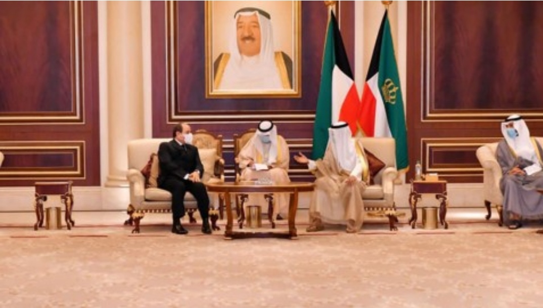 السيسي في الكويت للعزاء.. ونجل مبارك: نعتذر بسبب "ظروف خارجة عن إرادتنا"