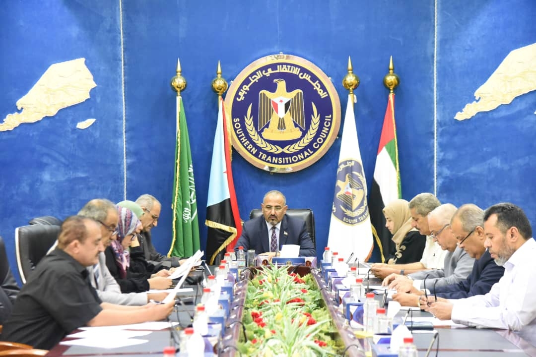"الانتقالي" يوجه "إنذاراً" أولياً للحكومة ويتحدث عن الهدف الأسمى بعد "اتفاق الرياض" [تفاصيل]