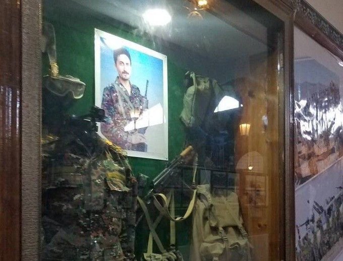 الحوثيون يعتقلون ضابط وجنود بسبب اختفاء "كلاشينكوف" أحد قياداتها