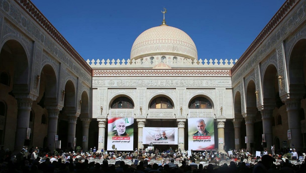 الحوثيون يدنسون جامع "الصالح" لاحياء ذكرى مصرع سليماني بحضور الحاكم العسكري الايراني "ايرلو" (صور)