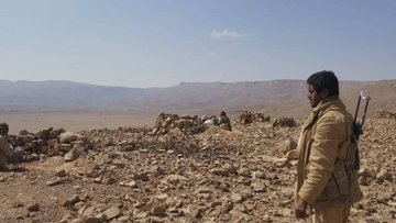 شاهد بالصور...القوات الحكومية في قرن عقيب الاستراتيجي بعد استعادته من ميليشيا الحوثي