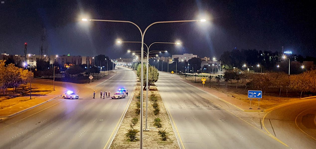بعد زيادة ملحوظة في اصابات كورونا.. قرار سعودي مرتقب بعودة تطبيق حظر التجوال على أراضي المملكة 