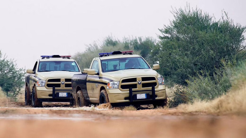 ضبط سعودي نقل يمني يحمل إقامة مزورة ومخالف لنظام أمن الحدود