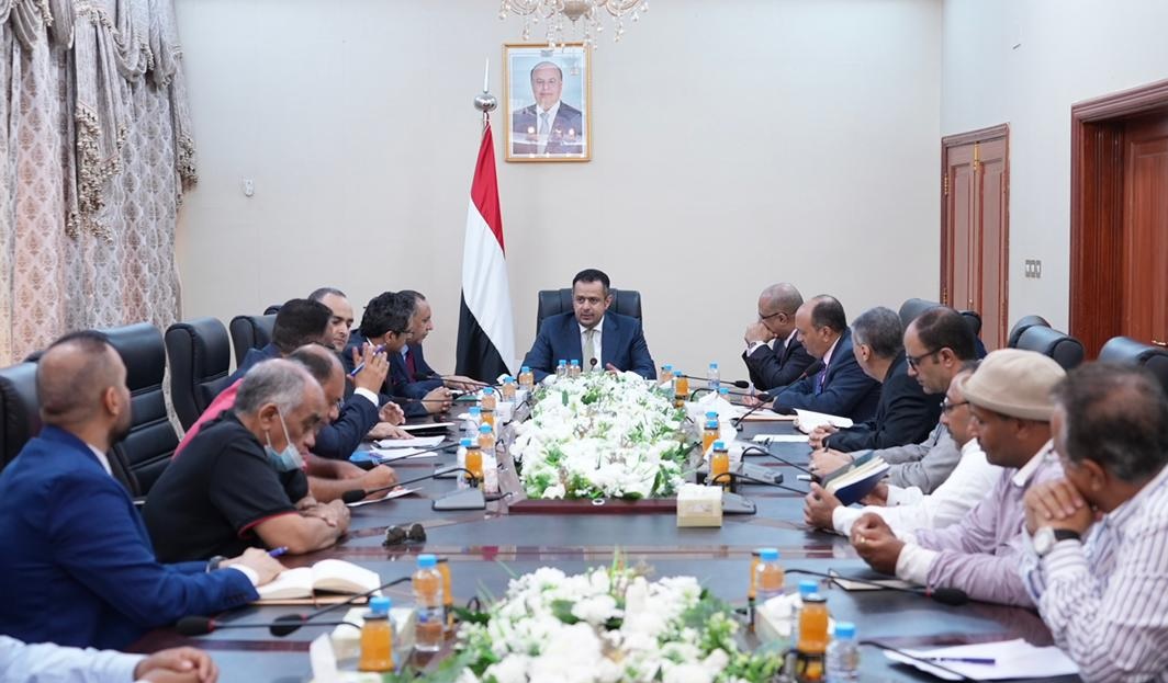 حكومة اليمن تقر آلية لتنظيم استيراد القمح والمواد الأساسية وتؤكد: المخزون يكفي لتغطية السوق لأربعة أشهر