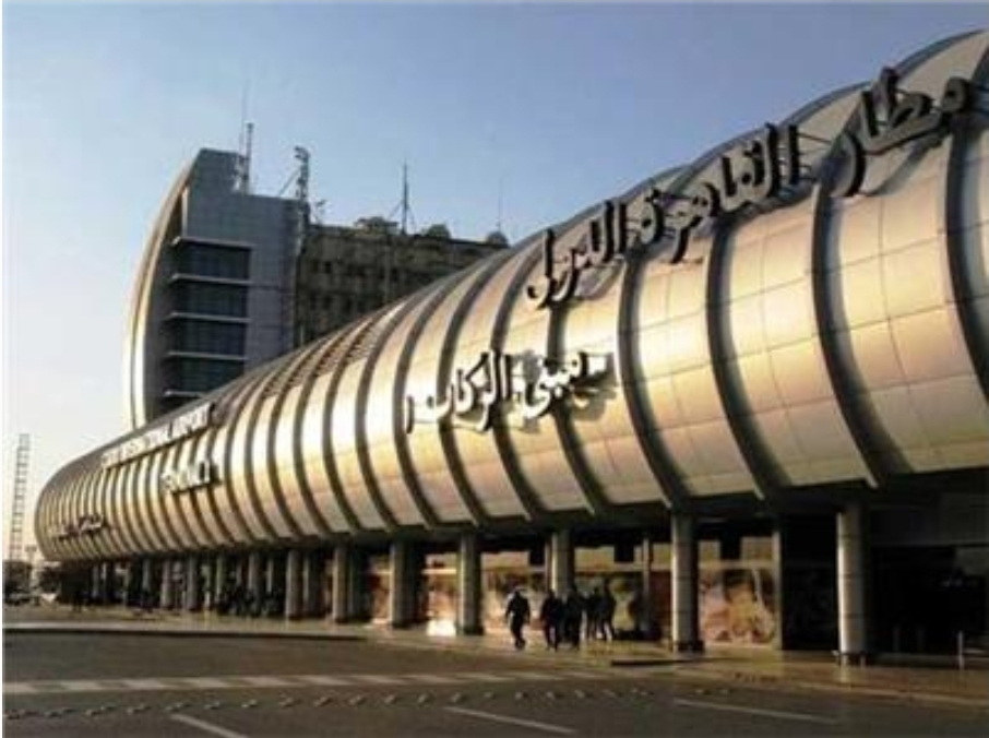 جمارك المطار ...تضبط امرأة محاولة تهريب 3 طائرات تنصت وتجسس قادمة من الامارات