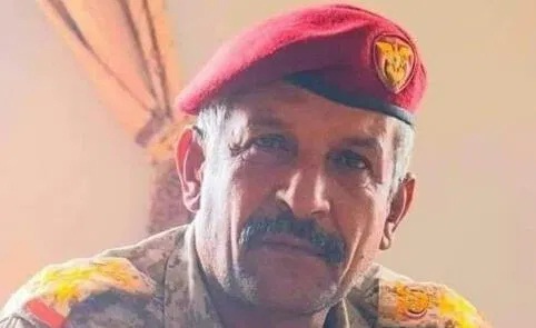 هادي يقيل قائد عسكري متمرد ويعين خليفة له (صورة القرار)