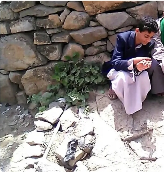 شاهد بالفيديو... طفل يمني يبرع بفن الظل على الجدران