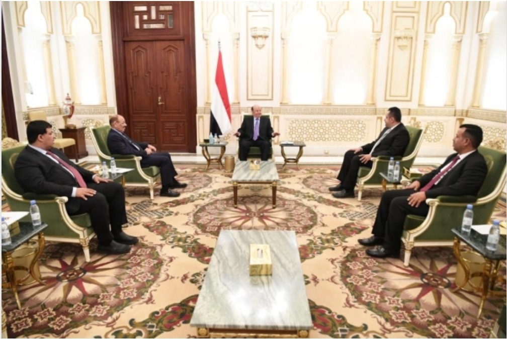 الرئيس اليمني إجتماع إستثنائي بنائبه ورئيس حكومته ...ماذا يحدث