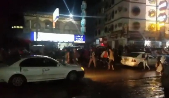 هتاف "الشعب يريد اسقاط النظام" يعود إلى "دمت" رفضاً لتواجد الحوثيين .. والميليشيا ترد بالرصاص الحي (فيديو)