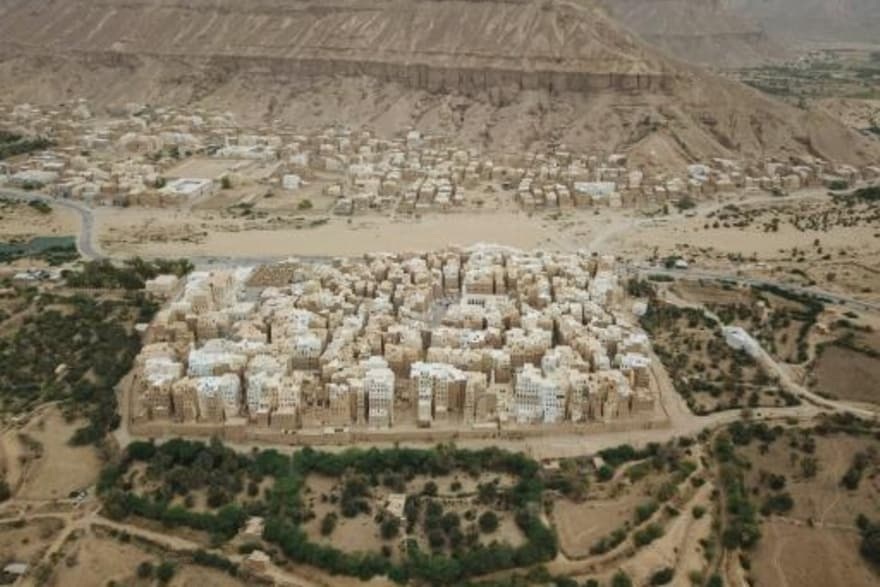 "منهاتن الصحراء" في اليمن ضحية للأمطار بعد نجاتها من الحرب