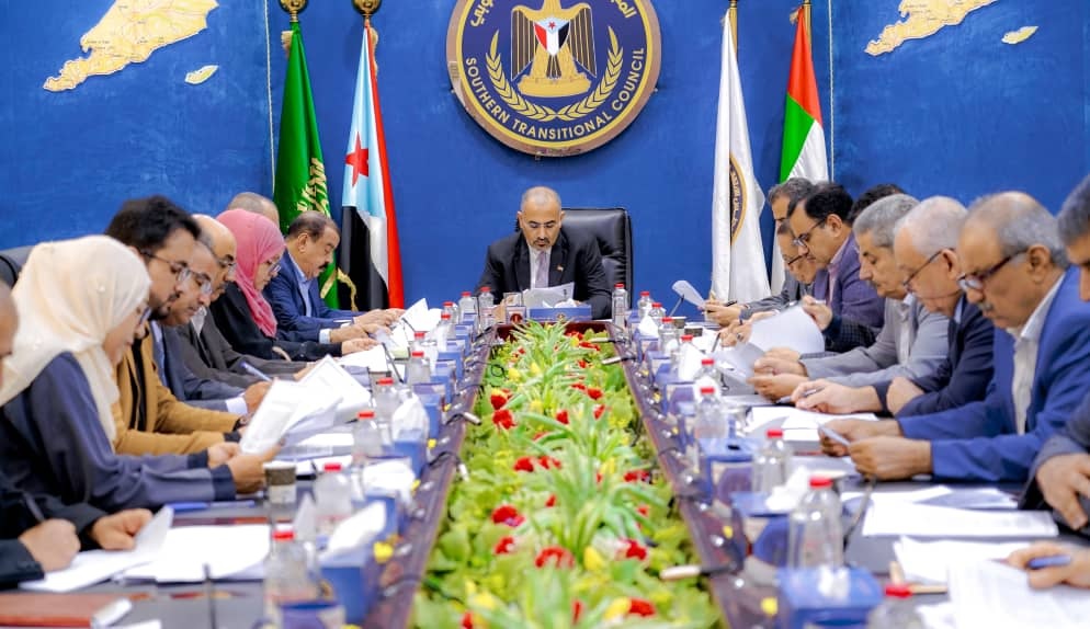 الانتقالي يوجه دعوة للحكومة بشأن الاقتصاد ويتوعد محلية شبوة بـ"الرد في الوقت المناسب"