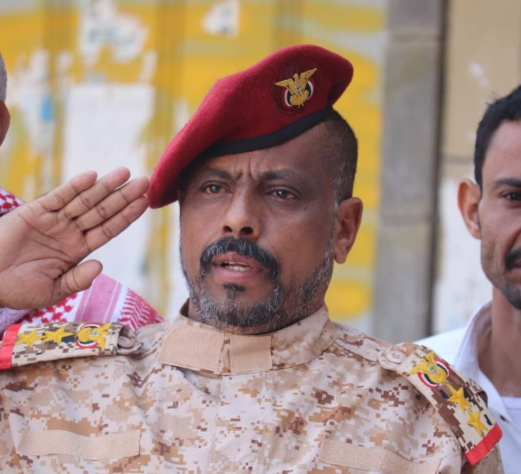 نجاة مسؤول عسكري بارز من محاولة اغتيال اثر انفجار عبوة ناسفة غرب تعز (صور)
