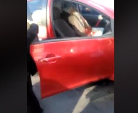 شاهد الفيديو الذي أبكى اليمنيين وهز صنعاء.. مقتل مواطن أمام زوجته وطفله!