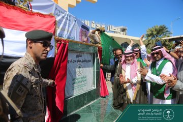 جندي سعودي ينصف "الجمهورية اليمنية" ويغيض "الانتقالي" والاخير يرد بحرق صور "هادي"