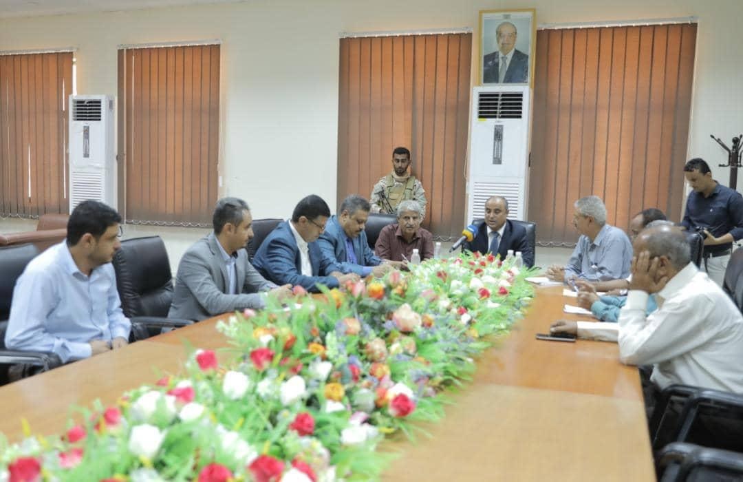 بن بريك يؤكد أهمية إعادة بناء المؤسسات المالية للدولة