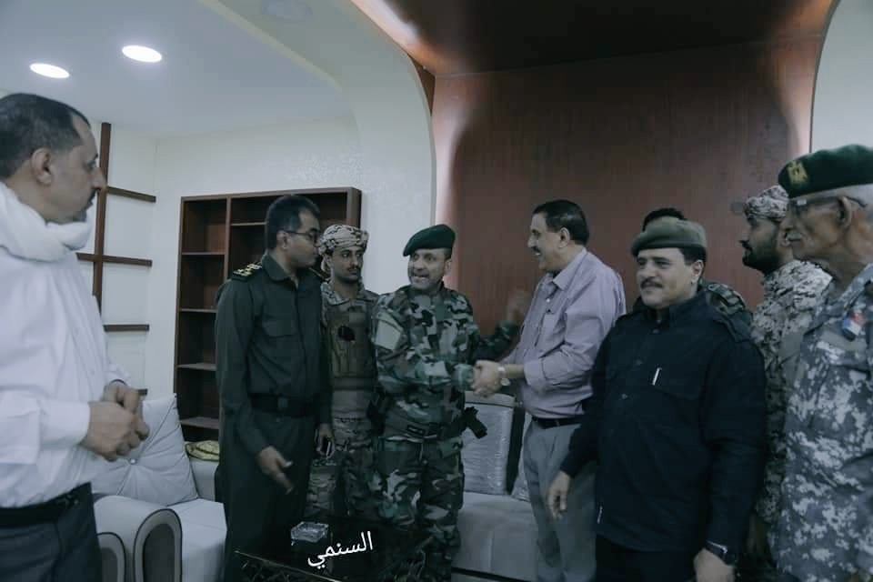 بالصور...شلال شايع يسلم إدارة أمن عدن إلى الشعيبي