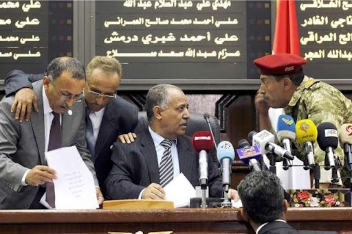 أعضاء برلمان صنعاء ينفذون اعتصاماً للمطالبة بالحسابات الختامية وانتخاب رئاسة جديدة