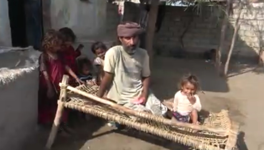 عبده يحيى...ذهب إلى عمل فعاد بإعاقة دائمة بسبب "إجرام الحوثي" (فيديو)