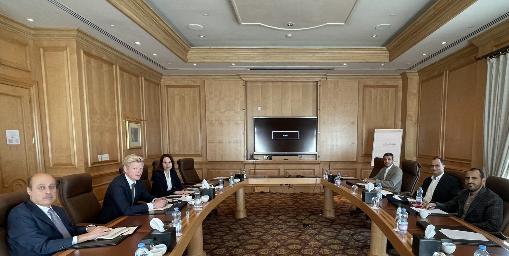 المبعوث الاممي يلتقي وفد الحوثيين في مسقط