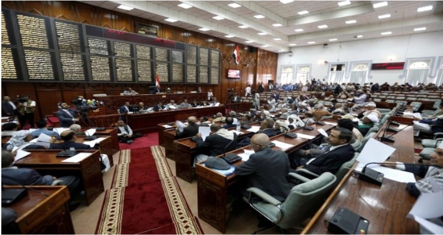 الحوثيون يسقطون عضوية 44 برلمانيا بسبب هذه التهمة "