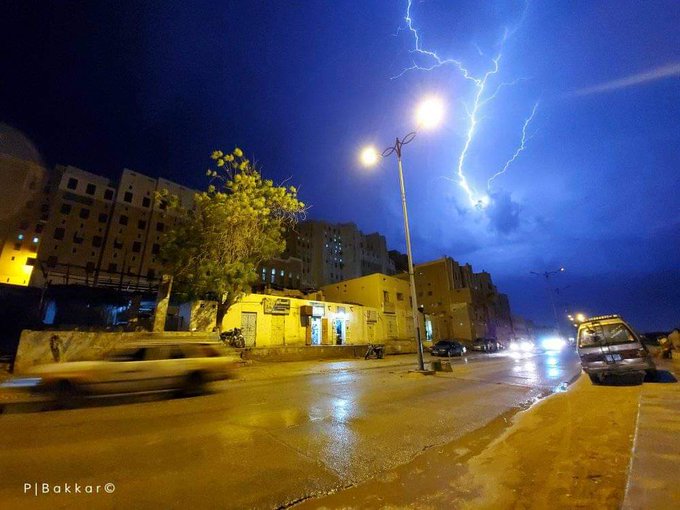"الأرصاد" اليمني: أمطاًراً متفاوتة الشدة وتدفق السيول على هذه المحافظات