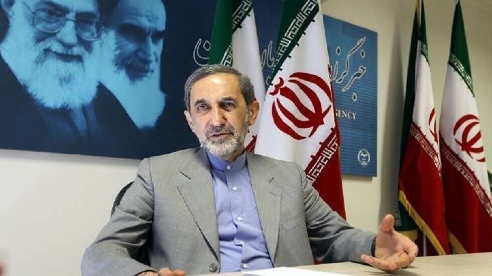 مستشار إيراني بارز يؤكد استمرار دعمهم للحوثيين ويطلق عليهم اسم "الأبناء البواسل لمدرسة عاشور الحمراء"