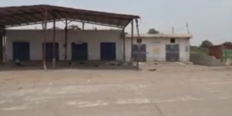 الحوثيون يهجرون أهالي "الجروبة" جنوب الحديدة (فيديو)
