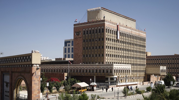 مالية الحوثيين تعلن صرف ”نصف راتب“ لكافة موظفي الدولة قبل اجازة عيد الأضحى