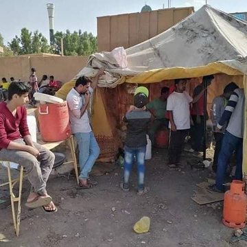 بالصور...يمنيون يفزعون لسكان جزيرة سودانية محاصرة بمياه الفيضان 