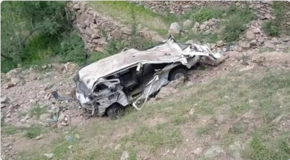 من ابشع حوادث اليمن.. سقوط 15 راكب على متن باص من مرتفع جبلي شاهق بلحج