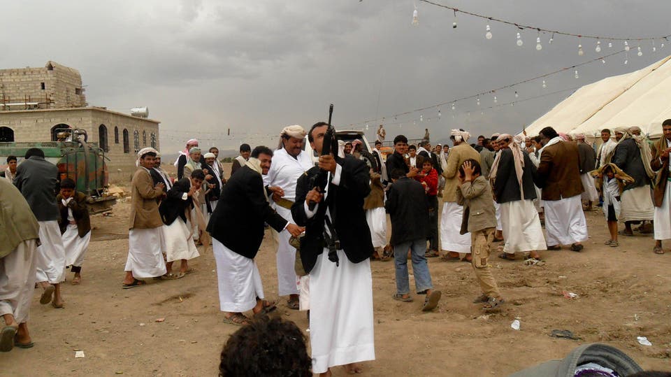 مليشيا الحوثي تفاجئ عريس وتجبره بدفع نسبه من "الرفد" للمولد النبوي