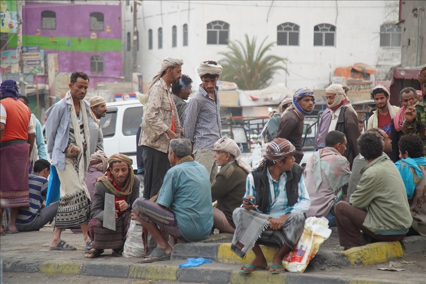 عمال اليمن.. أمام مهمة صعبة لدرء الجوع 