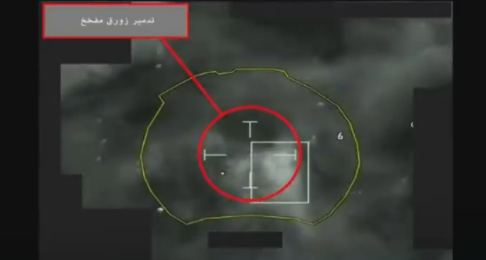 شاهد بالفيديو...لحظة استهداف زورق حوثي مفخخ جنوب البحر الاحمر