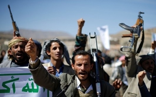 شاهد...صورة من أحد دواوين مشرفي الحوثي تثير سخطا واسعا في اوساط اليمنيين