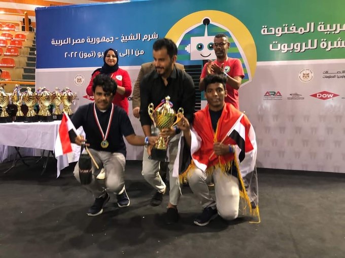 يمنيان يفوزان بجائزة أفضل تحدي في البطولة العربية 13 للروبوت في شرم الشيخ