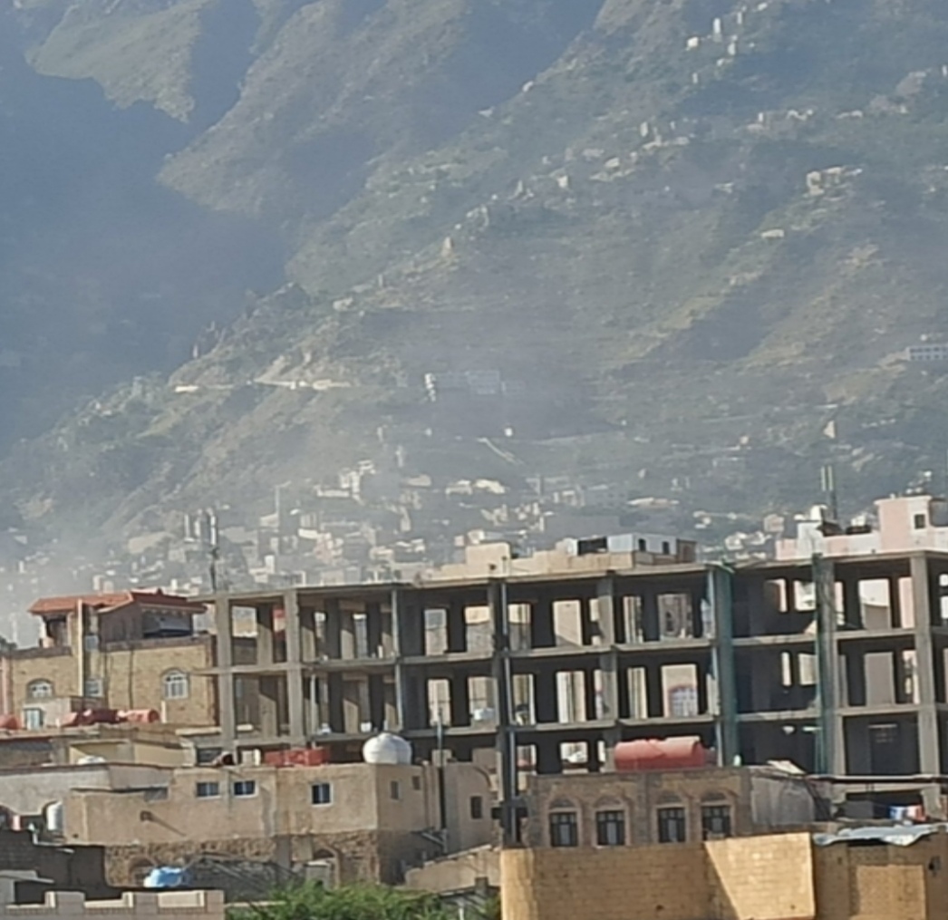 في أول يوم دراسي.. قصف حوثي يستهدف إحدى المدارس في تعز