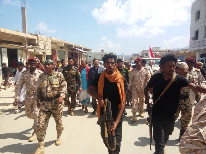 محافظ سقطرى يطلق تصريحاً نارياً عقب رفع أنصار الانتقالي خيامهم 