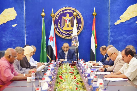 الانتقالي يصعد لهجته ضد الحكومة ويتهمها بالتوسع في خرق "اتفاق الرياض" ويستغيب بالتحالف