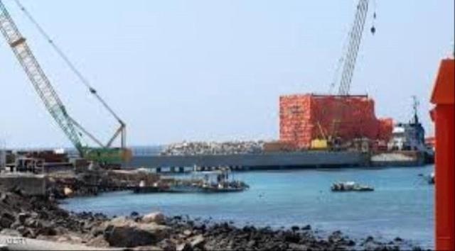 وزارة النقل بعد أزمة مدير "ميناء سقطرى": التغيير من صلاحيات الوزير