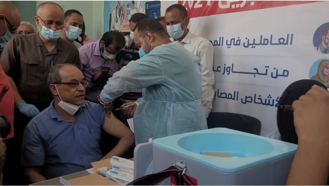 استئناف التلقيح ضد كورونا في تعز بعد توقف دام أسبوع 