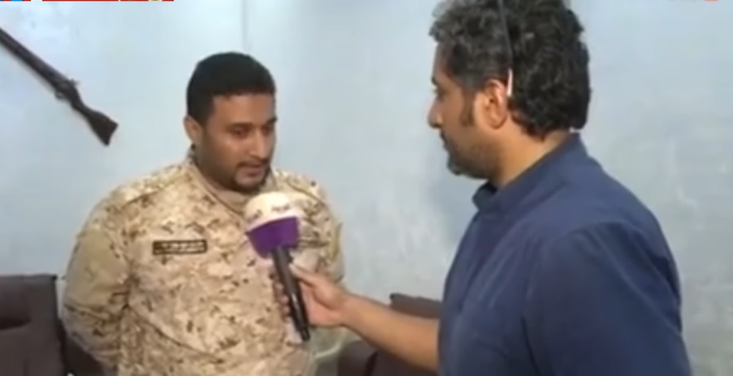 التحالف يجبر القيادات العسكرية للحزام الأمني على خلع الشعارات الشطرية [صور]