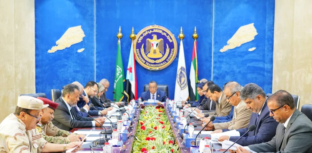 الانتقالي يصعد ضد هادي ويدعو إلى عدم التعامل مع النائب العام الجديد