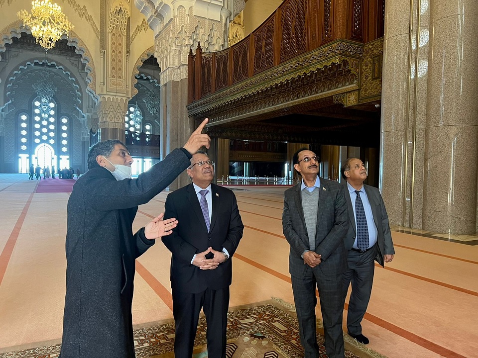 رئيس مجلس الشورى اليمني يزور مسجد الملك الحسن الثاني في المغرب
